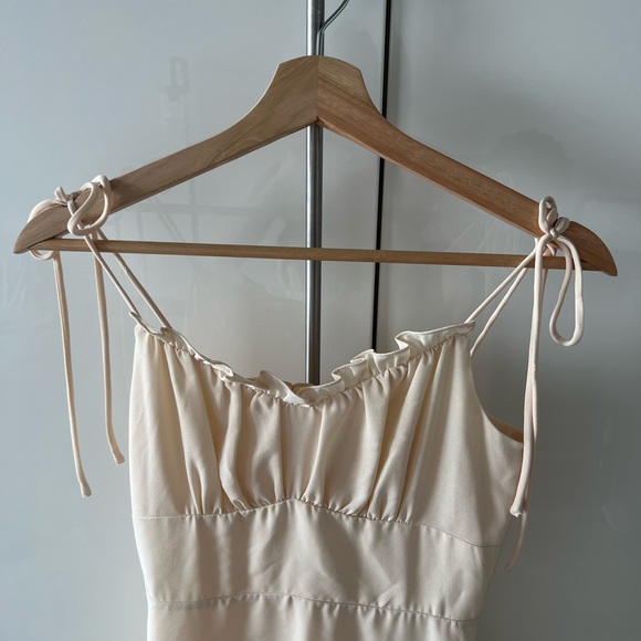 J.ING cream maxi dress with ruffles - Picture 2 of 4